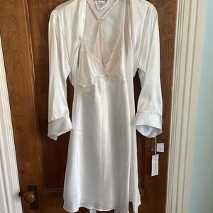 Bridal White Lace Trim Nightgown/Robe